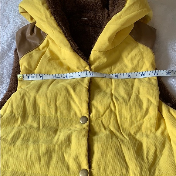 Yellow hooded lightweight vest sz M (runs small) - Picture 7 of 8